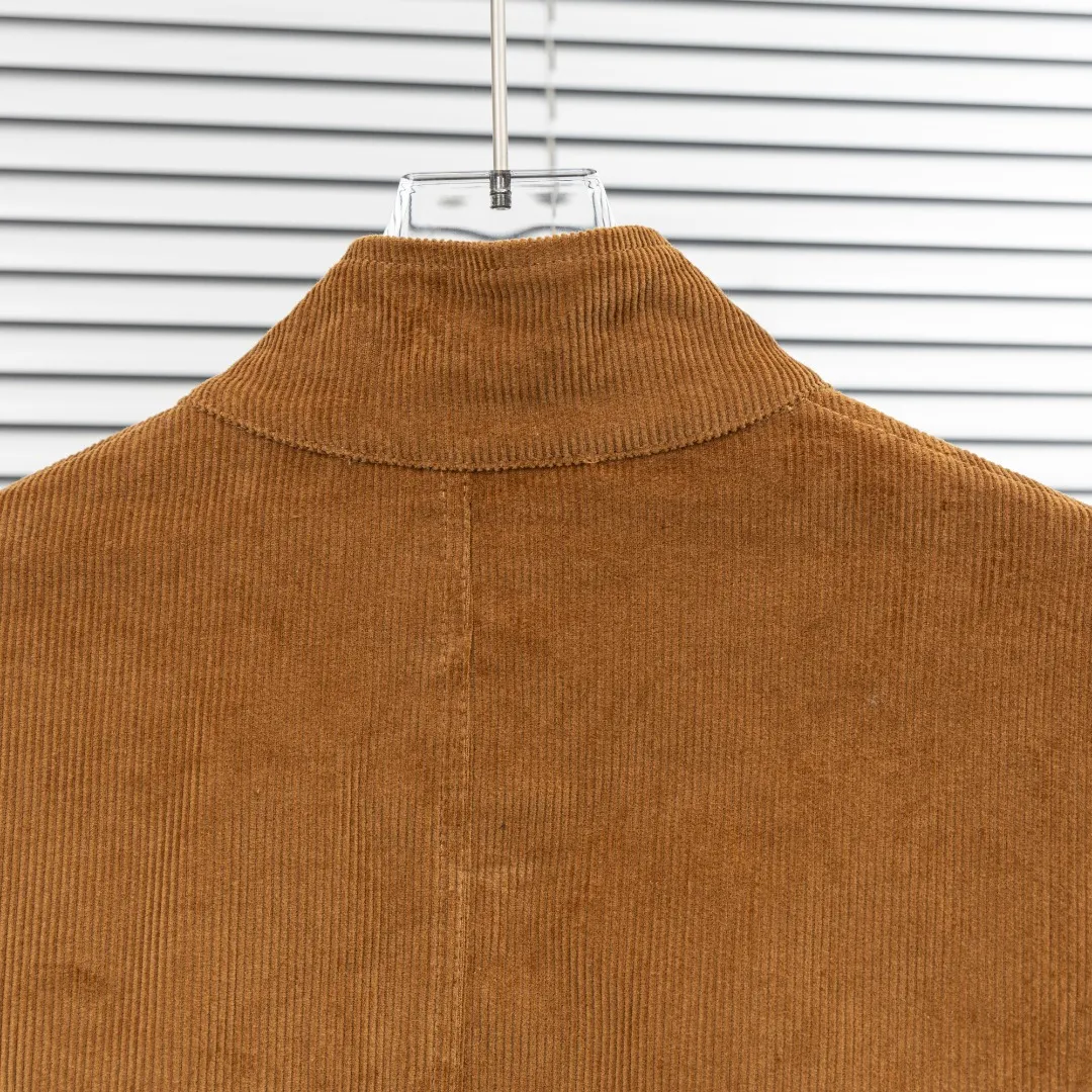 P470 top version (difference in currency) You can scan the QR code to enter the official website Style: Ralph Lauren POLO Ralph Lauren original molded small label embroidered corduroy old money style jacket Color: Picture color Size: S-XL Fabric: Corduroy Accessories: Full set of customized accessories No gender distinction, the same style for men and women
